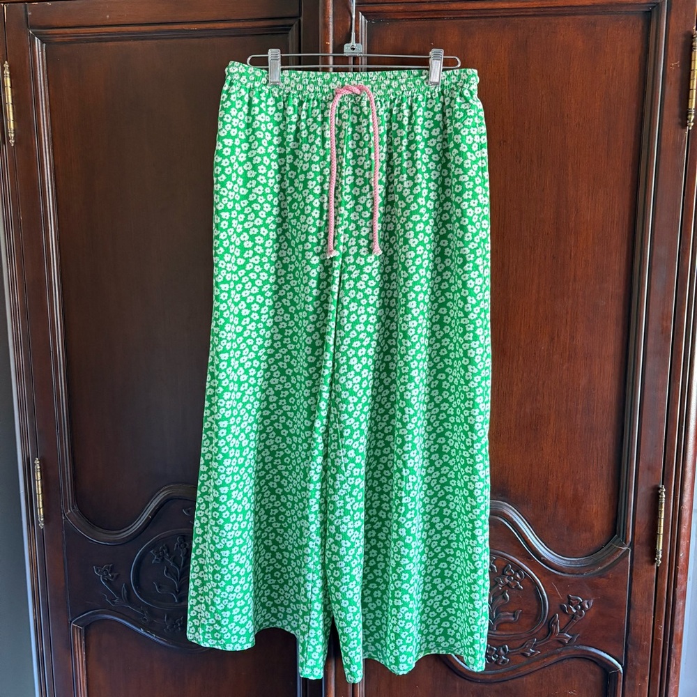 Things Between Green Floral Wide Leg Lightweight Cropped Pants Small